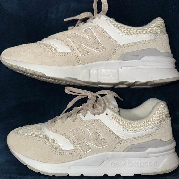 New Balance 997H Women's Beige and White Sneakers - Picture 2 of 5